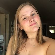 Amy Arnesen's Instagram, Twitter & Facebook