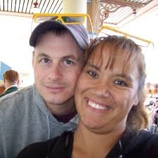 Who pulls their fifth wheel with a ram 2500 6.4 hemi? How's it do?