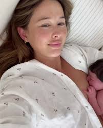 In episode 410 Eleanor Pendleton takes us through the challenges of her  first postpartum experience and how it shaped the way she set up her second  birth and fourth trimester. , When it came time to ...