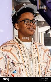 Lora Ogle's Instagram, Twitter & Facebook