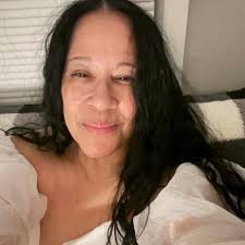 A young fan who suffers panic attacks and anxiety meets Cynthia...The voice  the performances the press the looks