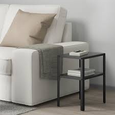 Knarrevik Ablagetisch Schwarz Ikea Osterreich In 2020 Black Bedside Table Painted Bedroom Furniture Bedroom Bed Design