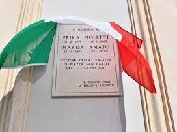 Secondo me converrebbe a lui e alla squadra che si. Piazza San Carlo La Juve Ricorda Erika E Marisa Con Una Targa