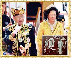 Ke bawah duli yang maha mulia tuanku sultan abdul halim mu'adzam shah diputerakan pada 28 november 1927 di istana anak bukit, alor setar, kedah. Pertabalan Yang Di Pertuan Agong Ke 5 Dan Ke14 Shafiqolbu