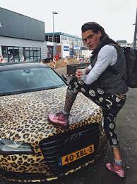 Zoals tony junior het zelf zegt heeft hij het lelijkste appartement ooit. Tony Junior On Twitter Hai