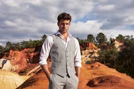 Home/guides mode pour homme/comment porter un gilet avec un costume. Peut On Porter Le Gilet De Costume Sans Veste Conseils Styles Father And Sons