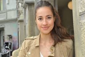 Ayla, die ganz hübsch, aber unfassbar langweilig ist und dieses hässliche kind von katrin und gerner. Gzsz Vorschau Elena Garcia Gerlach Ist Die Neue Starsontv Gzsz Gzsz Stars Rote Rosen Darsteller