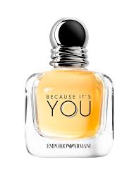 Unpredictable, he surprises with his originality, just like the scent's spicy accord—a mix of cardamom, pink peppercorn, and violet leaves. A Que Huele El Otono Perfume Giorgio Armani Perfumes Para Hombres