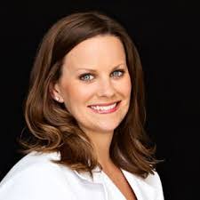 Courtney Leslie's Instagram, Twitter & Facebook