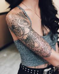 Tattoo Kunstler Deutschland Die Besten Tatowierer Im Uberblick In 2020 Oberarm Tattoo Frau Mandala Schulter Tattoo Frauen Tatowierungen