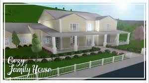 This impressive mansion offers luxury living, in a peaceful location. Bloxburg 4 Bedroom House Novocom Top