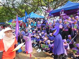 Tema khas akan memberi tumpuan dan inspirasi untuk bilik istimewa dan boleh disesuaikan dengan sukan permadani, perabot dan katil bertema sukan adalah satu lagi kemungkinan. 52 Hiasan Rumah Sukan Ungu Ide Terkini