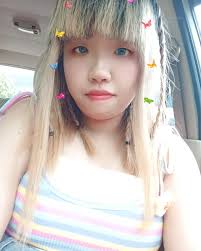 昨晚弟弟哭要抱抱爸爸妈妈都没有空姐姐就来帮帮忙抱起弟弟哄弟弟🥰🥰 📷2022.04.10 #Amber #Abner