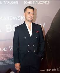 Misiewicz pojawił się na oficjalnej premierze nowego filmu lecha majewskiego pt. Jak On Sie Zmienil Bartlomiej Misiewicz Schudl Az 43 Kilogramy Wiadomosci Com