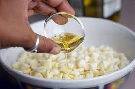 How To Thin White Melted Chocolate Cooking Oil Melt Chocolate For Dipping Melting Chocolate Melting White Chocolate