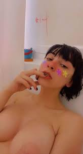 selling aspensprout nudes hmu if u interested
