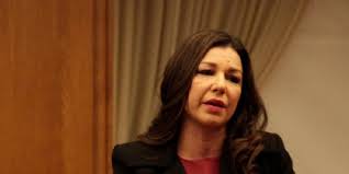 «η χρήση μάσκας είναι υποχρεωτική σε όλους τους κλειστούς χώρους αλλά και στους εξωτερικούς όπου υπάρχει έντονη συνάθροιση και συγχρωτισμός» δήλωσε. Anaplhrwtria Kybernhtikh Ekproswpos H Aristotelia Pelwnh