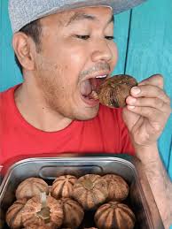 What is the aroma from Toto during knacking called?