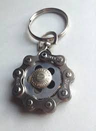 Bouchon De Bouteille Recyclee Et Velo Chaine Porte Cle Etsy Keychain Bicycle Chains Bottle Cap