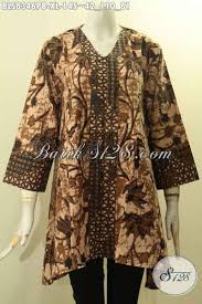 Di bawah ini ada beragam model baju batik yang bisa jadi inspirasimu dalam berpenampilan yang modis dan penuh gaya. Model Baju Batik Kerja Wanita Karir 2018 Blus Batik Modis Kancing Depan Desain Kartini Motif Bagus Harga Terjangkau Bls8346pb Xl Toko Batik Online 2021