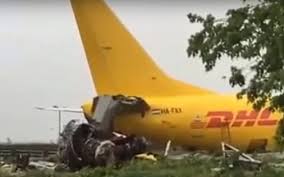 1 the average fleet age is based on our own calculations and may differ from other figures. Plane Overshoots Runway In Italy Ends Up On Highway The Times Of Israel