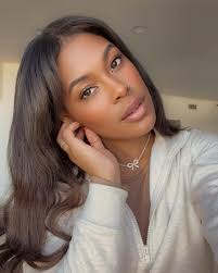 pretty face & I got my own money 💋