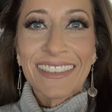 Veronica Potter's Instagram, Twitter & Facebook