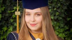 Fundraiser for Lucia Pena by Christopher Pillow : Ayúdame a cumplir mi  sueño de estudiar Medicina