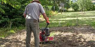Il s'avère utile de labourer lors de la mise en culture d'un sol en jachère ou lorsque vous changez de. Comment Choisir Un Motoculteur Le Guide D Achat