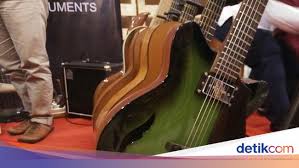 C em c em mengapa terjadi hancur kau akhiri c em c em satu kata janji tak kembali. Chord Gitar Fana Merah Jambu Oleh Fourtwnty