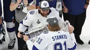The lightning won the stanley cup last year and advanced. Stamkos Hedman Und Coburn Sind Zuerst Am Stanley Cup