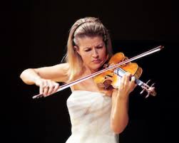 Cuando empecé a tocar música contemporánea, recuerda mutter desde su casa en múnich, ya me consideraba mayor como violinista, aunque sólo tuviera 23 años. Violinist Anne Sophie Mutter Huge Humble Star San Francisco Classical Voice