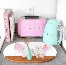 10 Champion Retro Kitchen Appliances Veteran Awakened Maison Retro Cuisine Pastel Et Decoration Maison Exterieur