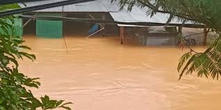 @happyon*on yang menuliskan, pak di kalsel juga ada banjir, sampai 12 kabupaten sdh pak tergenang. J1 Fbkdwypu88m