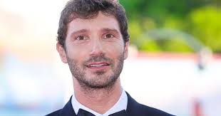 🔴 STEFANO DE MARTINO E QUEL LEGAME SEGRETO “DIETRO LE QUINTE DI AMICI È SUCCESSO DAVVERO…”