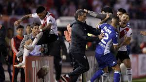 Espera recuperar lesionados, que no hayan más casos de covid y que le habiliten incluir un arquero. Video La Pelea Entre Enzo Perez Y Centurion Que Les Costo La Expulsion As Com