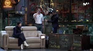 Mario parece un personaje bastante bajo, al menos en comparación con la princesa y por la forma de su cuerpo, y en realidad sería una persona. David Broncano Y Mario Casas Compiten Por Ver Quien Ha Mentido Sobre Su Verdadera Altura En La Resistencia