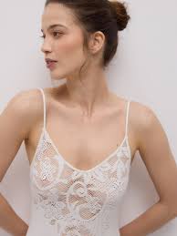 Dress with lace Color white