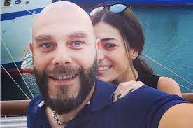 Την πιο όμορφη περίοδος της ζωής τους διανύουν η ήβη αδάμου και ο μιχάλης κουινέλης, μιας και σε λίγους μήνες αναμένεται να κρατήσουν στην αγκαλιά τους το πρώτο τους παιδάκι! H Hbh Adamoy Kai O Mixalhs Koyinelhs Baftisan Thn Koroyla Toys Imommy