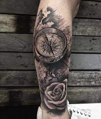 3d Tattoo Beudeutung Maritimes Symbol Weisse Rose Detaillierte Karte Kompass Tattoo Kompass Rose Tattoo Unterarm Tattoo