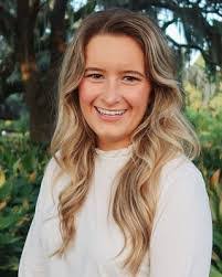 Lindsey Pierce's Instagram, Twitter & Facebook