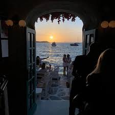 Domani 21/04.2009 è un singolo del supergruppo italiano artisti uniti per l'abruzzo, pubblicato il 6 maggio 2009. Top 10 Dance Clubs Discos In Cyclades South Aegean