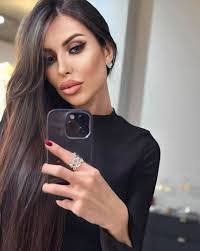 Mona Hedrick's Instagram, Twitter & Facebook