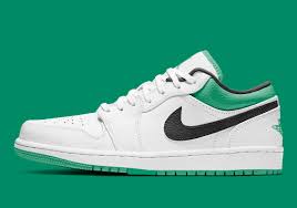 Ele � feito para o dia a dia, com um design ic�nico que combina com tudo e nunca sai de moda. Air Jordan 1 Low Green 553558 129 Release Date Sneakernews Com