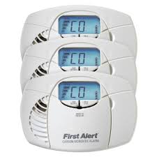 Most carbon monoxide detectors are designed to warn residents of a decaying battery. Battery Operated First Alert Co410 Carbon Monoxide Detector With Digital Display And Peak Memory Tools Home Improvement Carbon Monoxide Detectors
