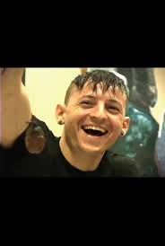 Chester Bennington enjoys cockroach whistle, [almost] plays "Happy  Birthday" melody (2004)