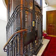 Gestion Et Modernisation D Ascenseur Dans Un Immeuble Ancien Mistral Sas Ascenseur Cage Escalier Immeuble Paris