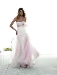 Abito da sposa con gonna drappeggiata dalle sfumature bianco/grige. Abiti Da Sposa Colorati