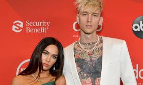 Megan fox machine gun kelly. Aus Liebe Zu Megan Fox Machine Gun Kelly Tragt Ihr Blut In Einer Halskette
