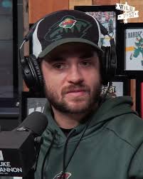 𝗧𝗵𝗲 𝗪𝗶𝘃𝗲𝘀 𝗼𝗳 𝘁𝗵𝗲 𝗪𝗶𝗹𝗱, 𝗗𝗮𝗻𝗶𝗲𝗹𝗹𝗲 𝗦𝗽𝘂𝗿𝗴𝗲𝗼𝗻  𝗮𝗻𝗱 𝗔𝗺𝗮𝗻𝗱𝗮 𝗚𝗼𝗹𝗶𝗴𝗼𝘀𝗸𝗶, 𝗖𝗵𝗿𝗶𝘀𝘁𝗺𝗮𝘀 𝗖𝗮𝗿𝗱𝘀,  𝗡𝗮𝗽𝘀, 𝗮𝗻𝗱 𝗡𝗼𝘀𝗵. Danielle Spurgeon and Amanda Goligoski join the  pod to talk about the WAGS ...